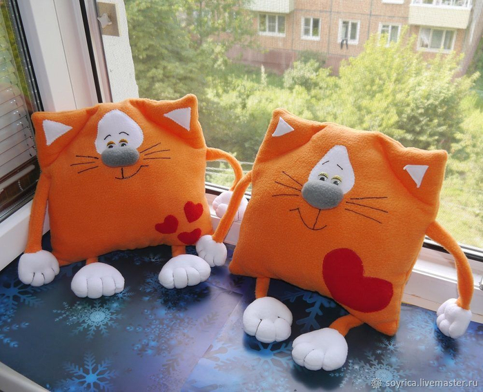 Кот подушка