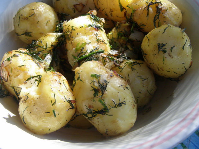 Можно собаке вареную картошку. Вареная картошка в духовке. Картошка с клецками и жареным луком. Отварная картошка с кабачками. Картошка с пережаренным луком и вареным яйцом.