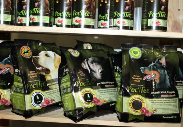 Производитель сухого корма для собак. Корм для собак зеленая упаковка. Корм для собак в черной упаковке. Корм для собак зелёная с черной упаковкой. Корм российский для собак зеленая упаковка.