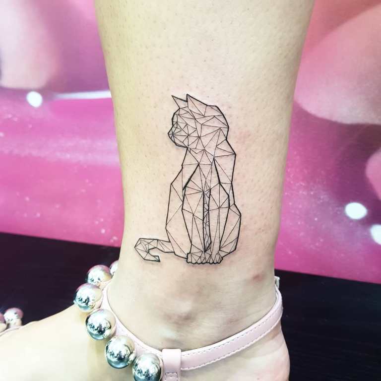 татуировки для девушек кошки